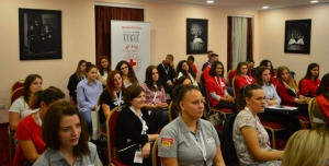 Juventude da Cruz Vermelha debate prevenção Tráfico de Seres Humanos